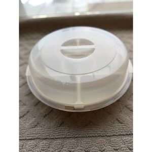 Rubbermaid Divided Veggie Tray with Locking Lid